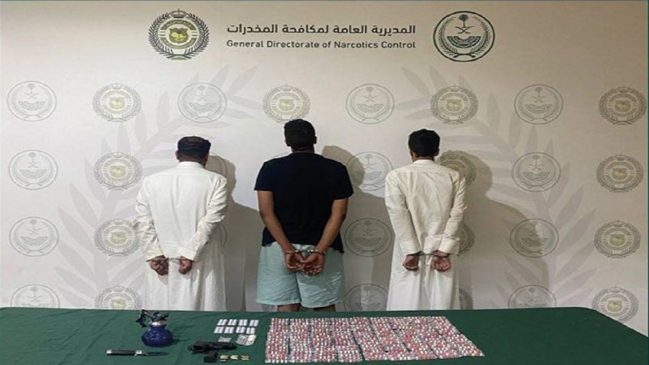 ضبط 3 أشخاص روجوا المخدرات في الرياض