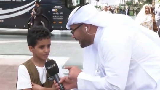 طفل يتمنى أن يصبح جنديًا في الحرم المكي لخدمة زواره .. فيديو