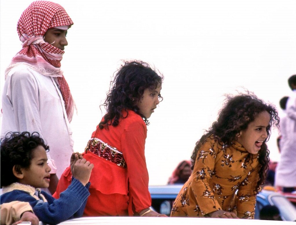 لحظة مشاهدة سباق الهجن في الرياض عام 1985م