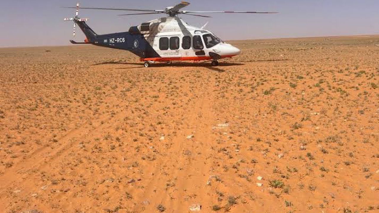 الإسعاف الجوي ينقذ حياة مقيم تعرض لحادث في منطقة صحراوية بالجوف