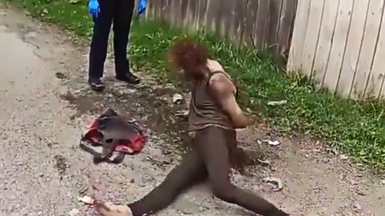 مشهد مريب لفتاة أميركية بعد إدمانها لمخدر الزومبي ..فيديو
