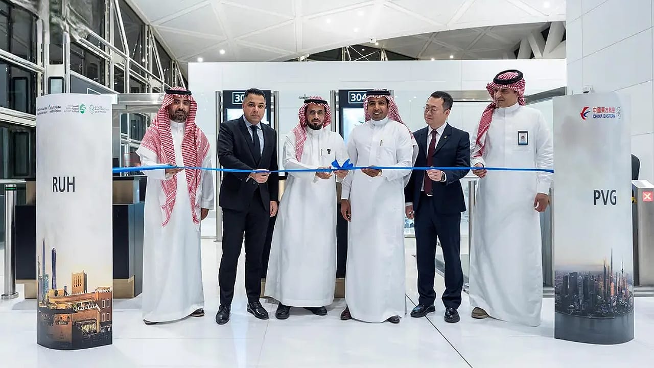 مطار الملك خالد الدولي يستقبل أولى رحلات خطوط شرق الصين الجوية