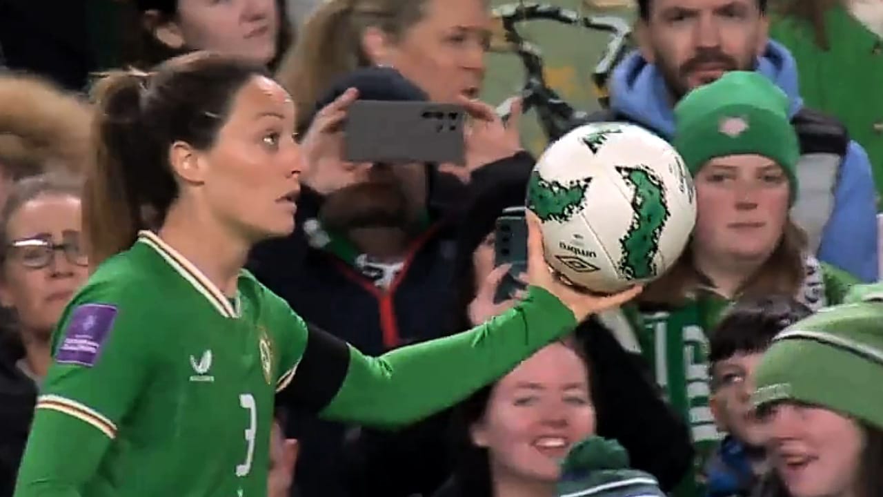 لاعبة أيرلاندا تسدد رمية تماس من على بُعد 38 مترًا .. فيديو