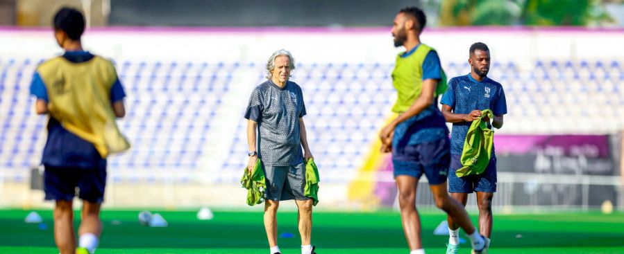 جيسوس يبعد الحمدان وميتروفيتش يغيب عن مباراة العين