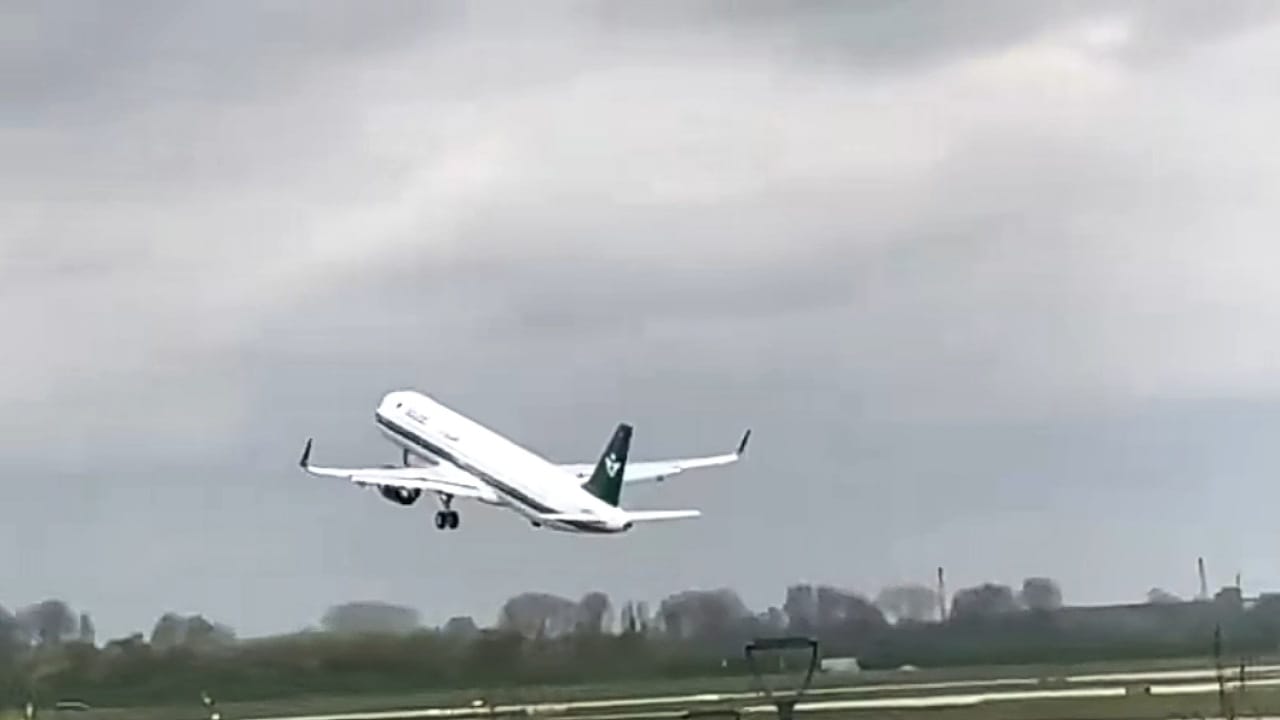 الإقلاع الأول لطائرة الإيرباص A321 neo .. فيديو
