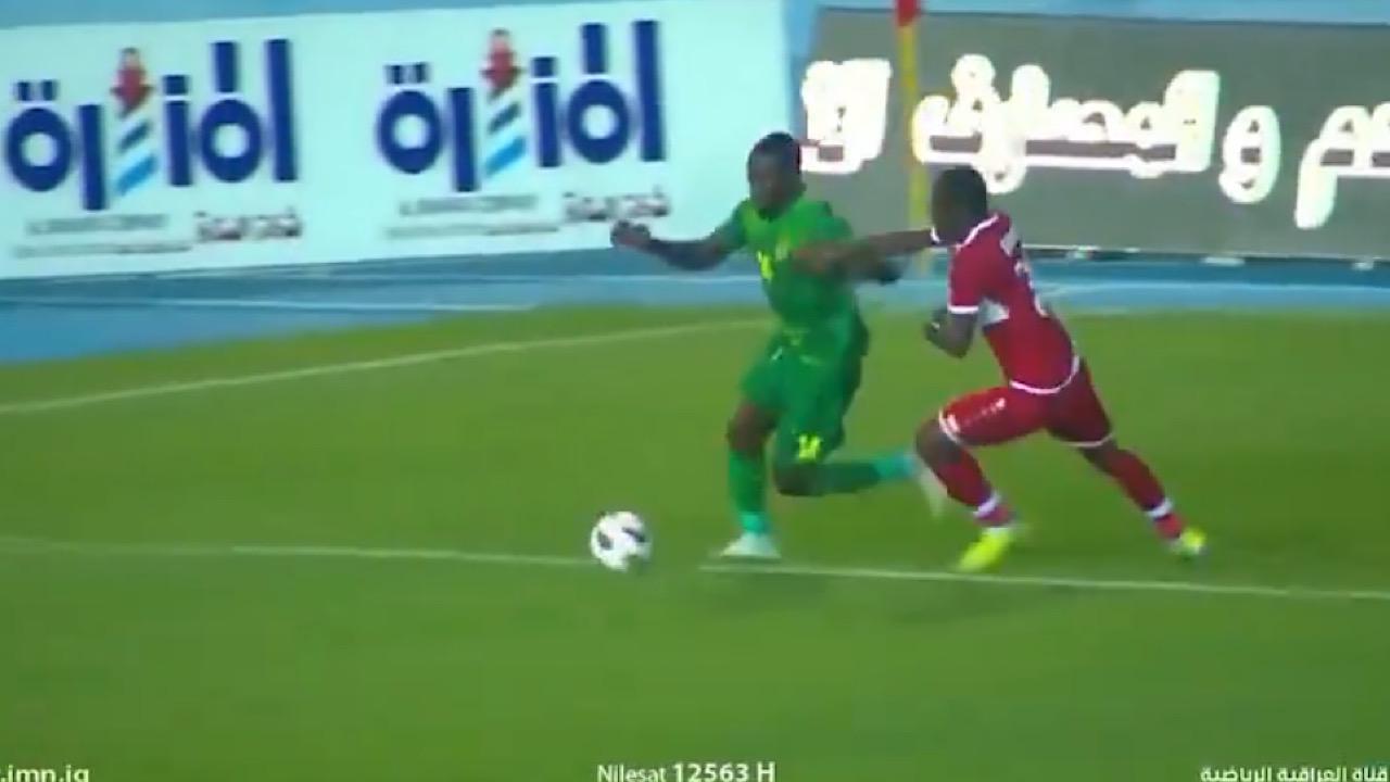 لاعب عراقي يرفض احتساب ضربة جزاء لصالحه .. فيديو