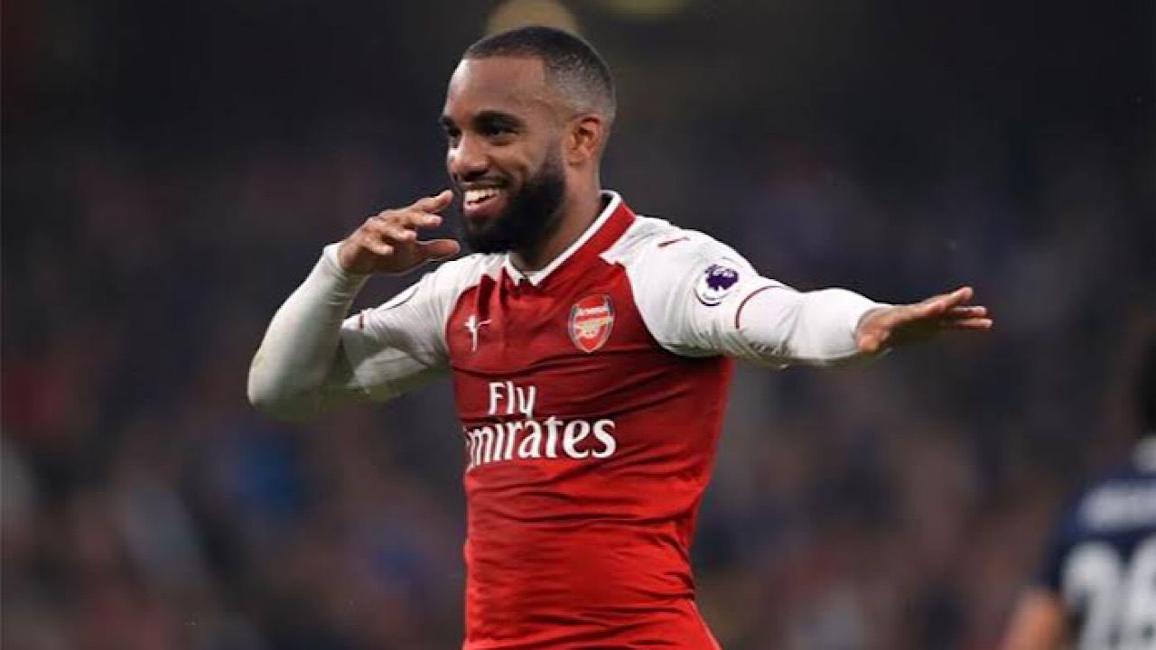 لاكازيت مهاجم ليون يتلقى عروضا من أندية روشن