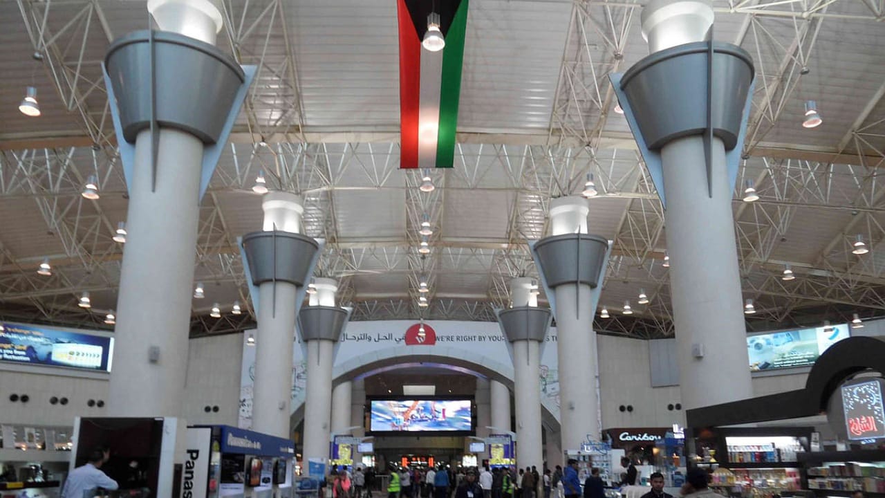 مشاجرة بين ضابطين تنتهي بإطلاق النار في مطار الكويت