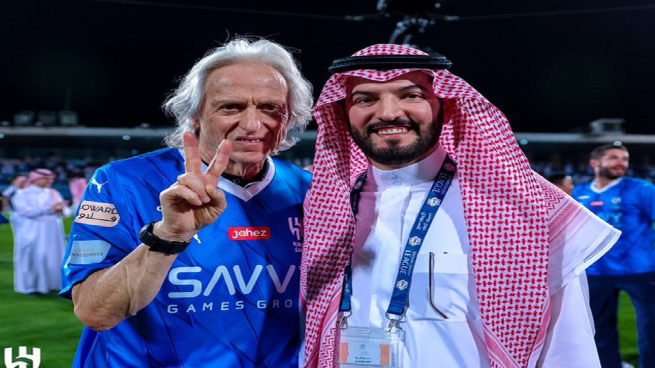 الهلال يجدد عقد مدربه جيسوس