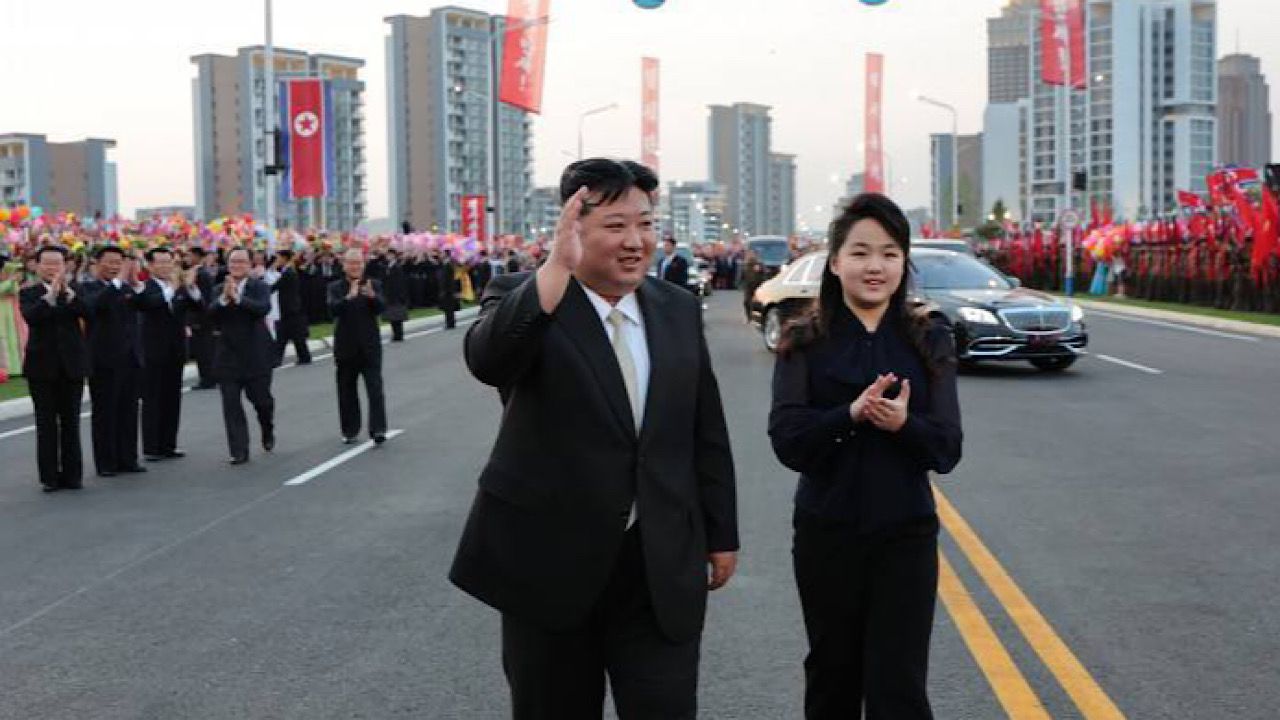ابنة زعيم كوريا الشمالية تخطف الأنظار في أول ظهور لها بحدث مبهج .. صور