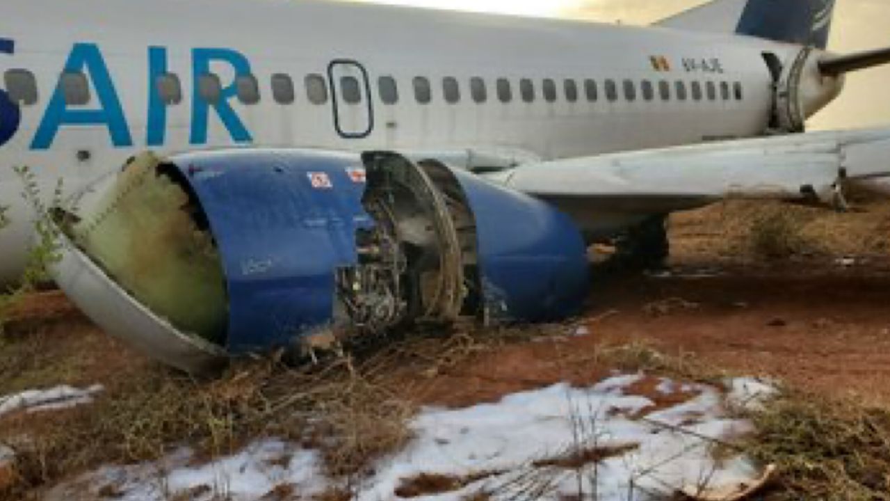 تحطم طائرة من نوع بوينغ 737-300 في السنغال وإصابة 12 شخصًا .. فيديو