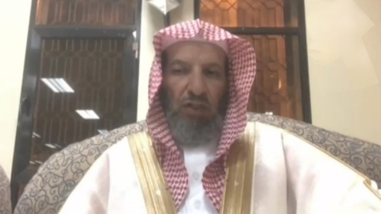والدته لم تكن في وعيها بالمستشفى خلال رمضان الماضي فهل عليه القضاء.. الشثري يجيب .. فيديو