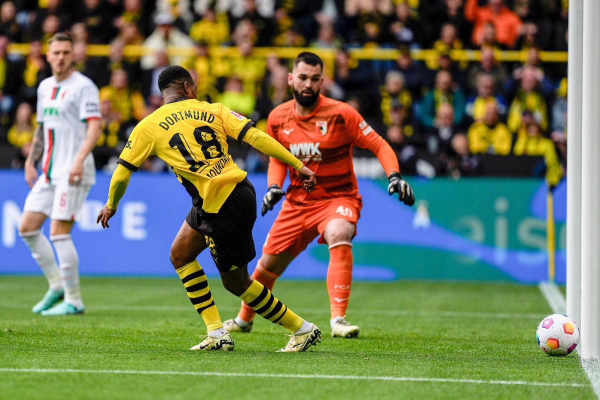 بروسيا يتغلب على أوغسبورغ بخماسية