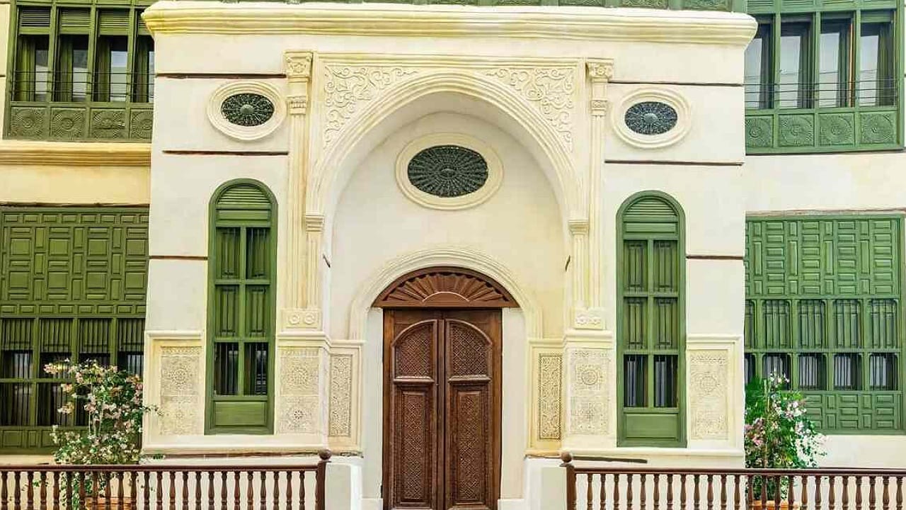 بنقوش عمرها 125 عاماً .. جولة في &#8220;بيت جوخدار&#8221; بعد إعادة ترميمه في جدة التاريخية .. فيديو