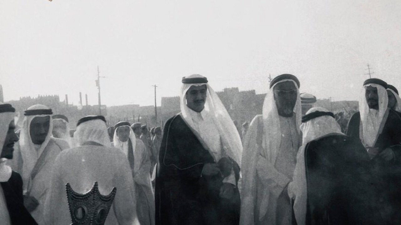 صورة نادرة للملك سلمان مع حاكم قطر الشيخ علي بن عبد الله