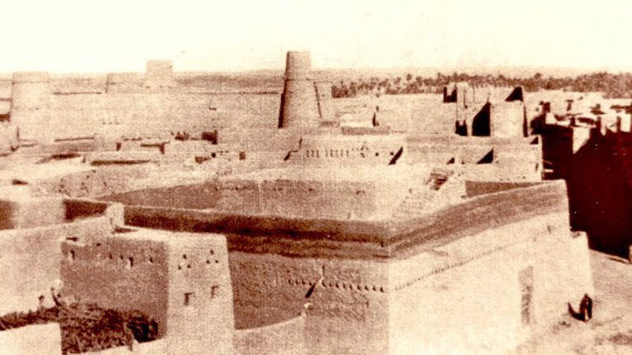 أقدم صورة لوسط الرياض .. ساحة الصفاة قبل 106 عام