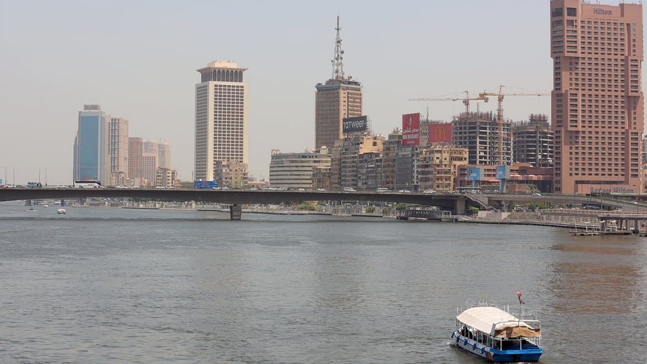 مقتل وإصابة 15 فتاة في حادث سقوط حافلة في نهر النيل