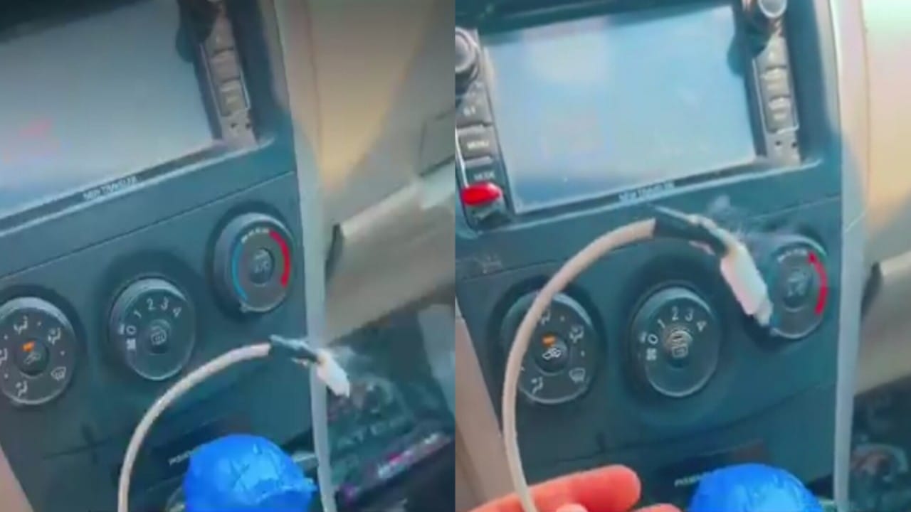 شاب يُصدم باحتراق الشاحن داخل سيارته.. فيديو