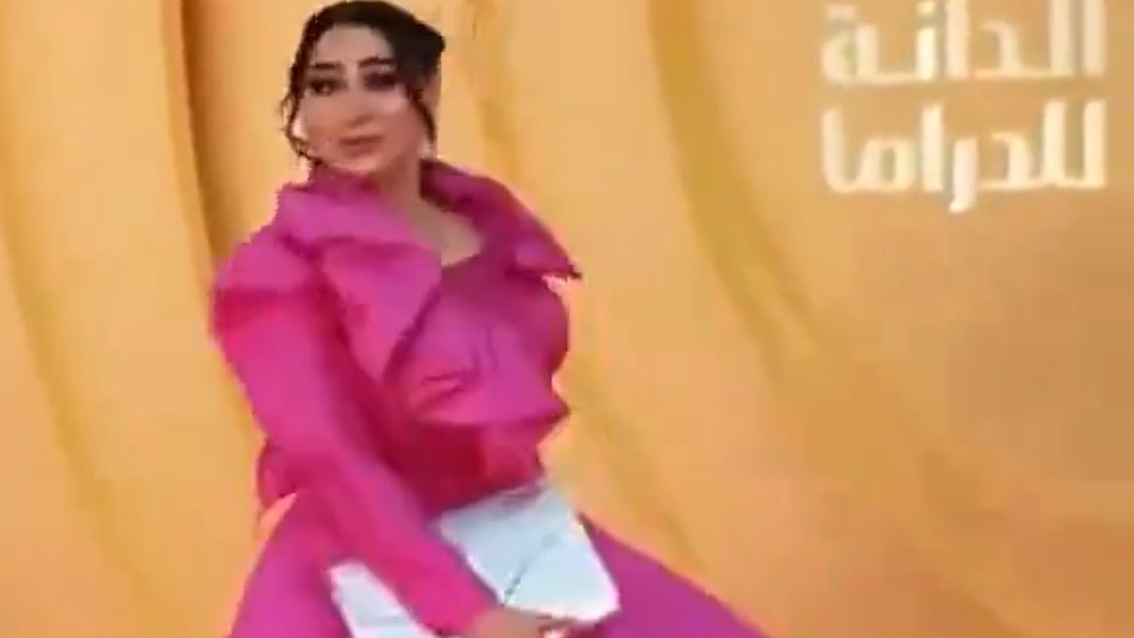 شيماء سبت تتعرض لموقف محرج على السجادة الحمراء .. فيديو