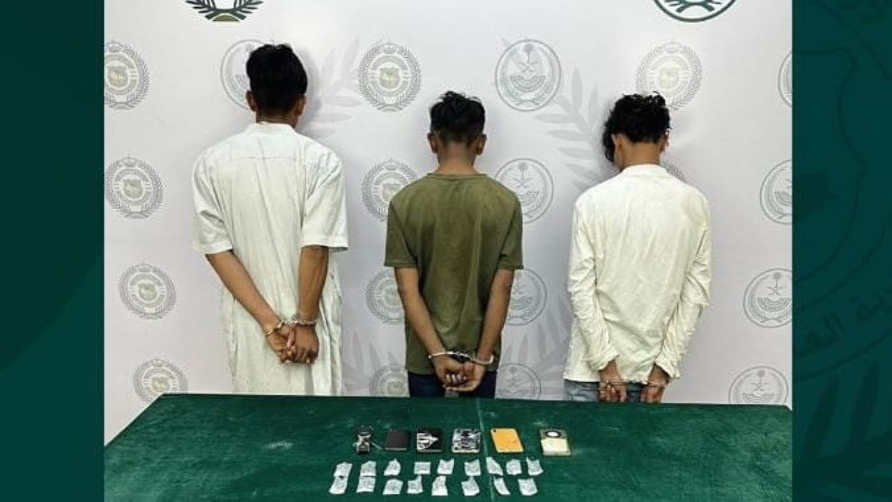 ضبط 3 مقيمين لترويجهم الشبو المخدر في المدينة المنورة