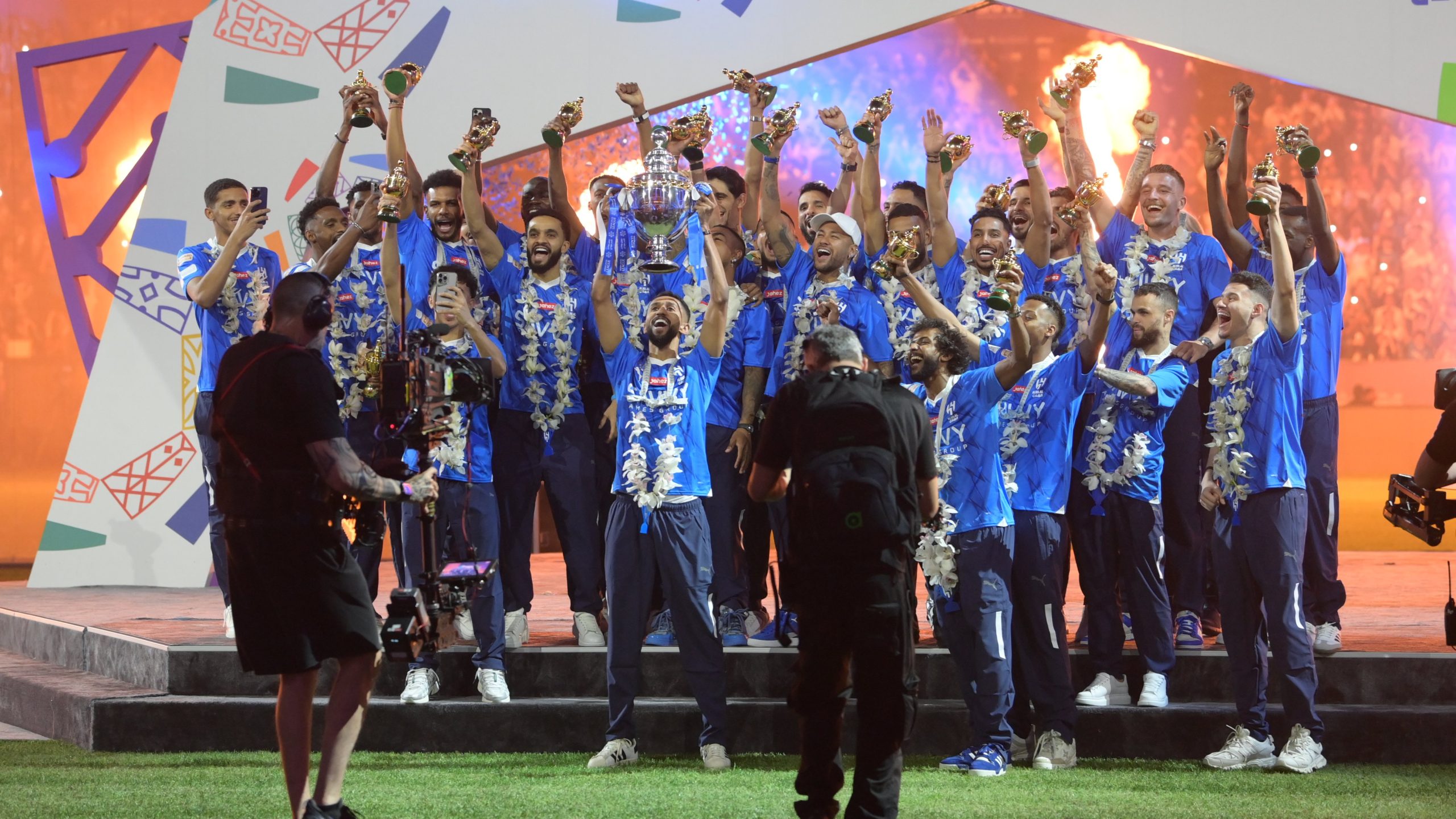 الهلال يحتفل بلقب كأس دوري روشن .. فيديو وصور