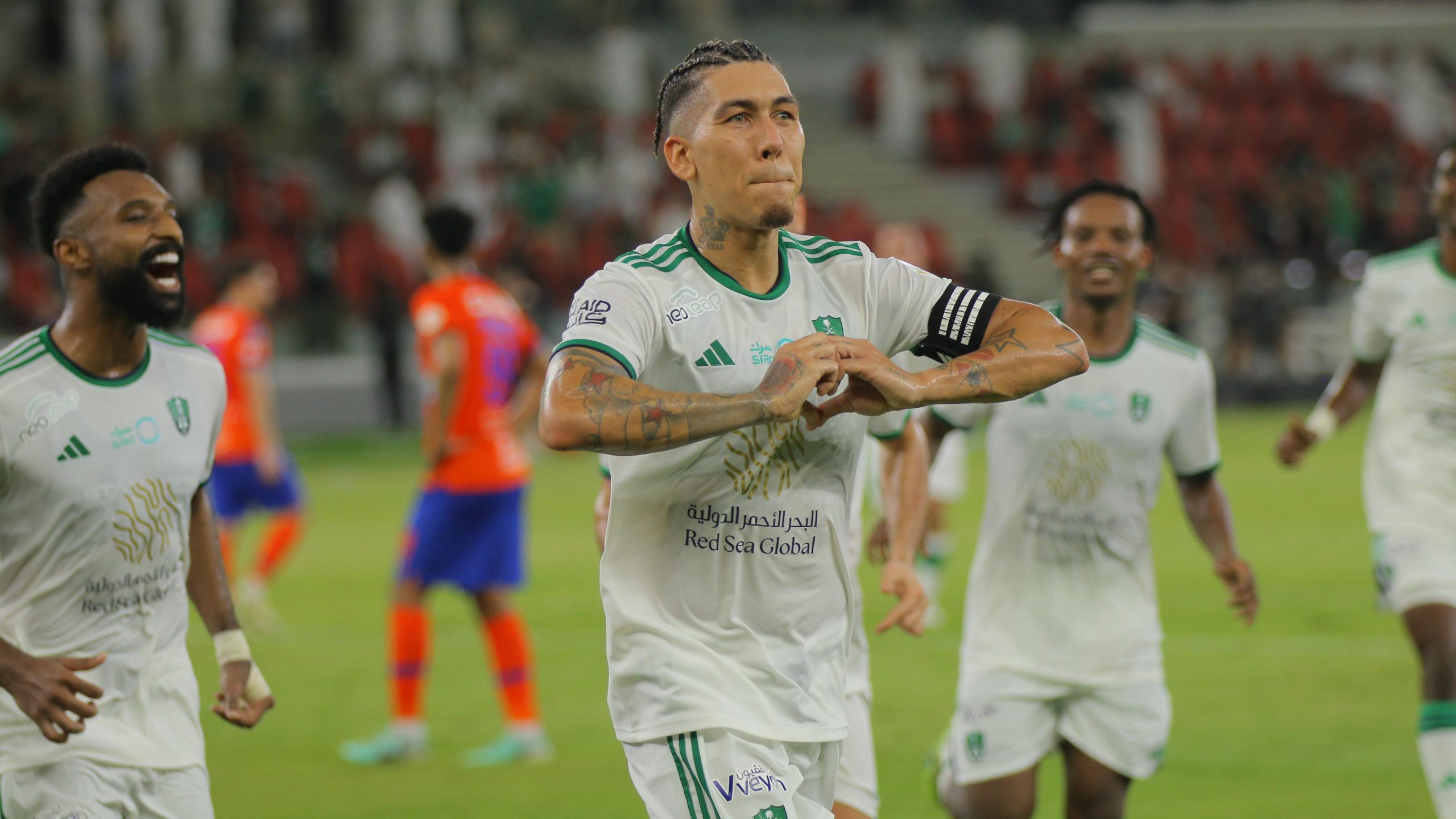 الأهلي يتغلب على الفيحاء بهدف نظيف .. صور