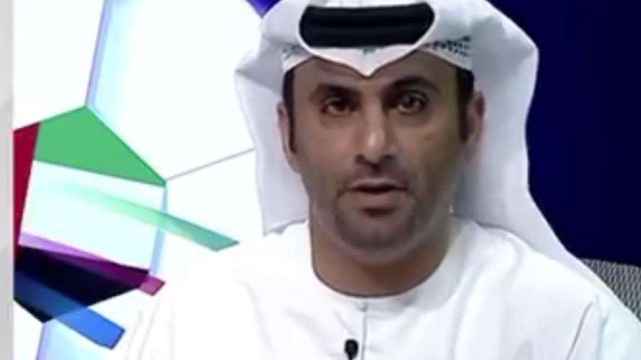 إعلامي اماراتي يصفق لرئيس الهلال فهد بن نافل على الهواء .. فيديو
