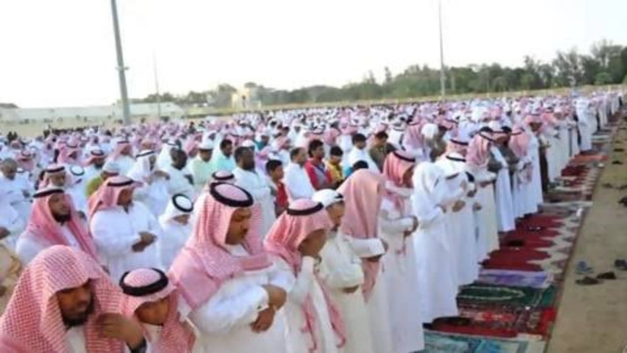 المصلون يؤدون صلاة عيد الأضحى في مختلف أنحاء المملكة