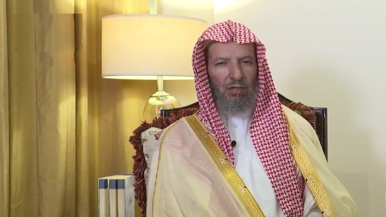 الشيخ الشثري يوضح الحكم الشرعي لخلع ملابس الإحرام وقطع العمرة ..فيديو
