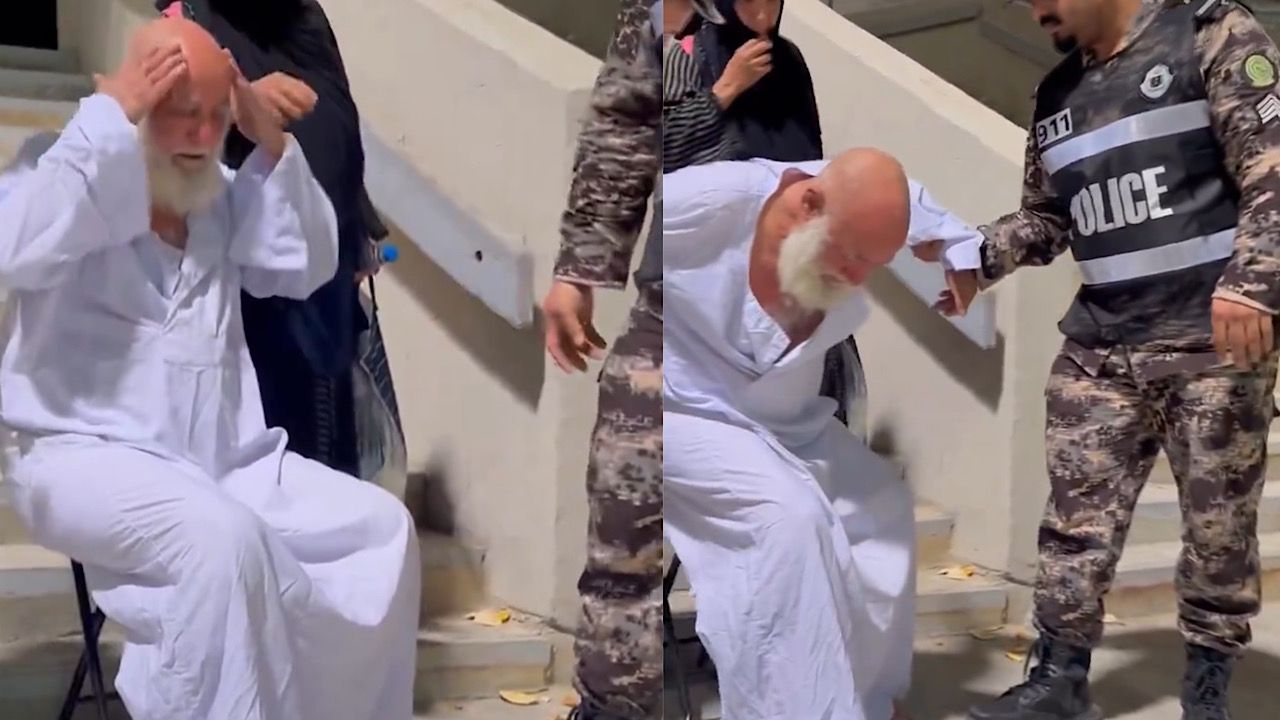 مسن يستند على رجال الأمن في منشأة الجمرات عند نزوله من السلالم .. فيديو