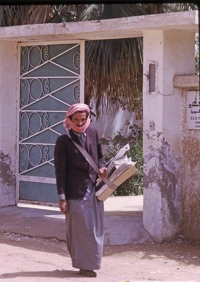 موزع الجرائد بحي الملز في الرياض قبل 50 عام