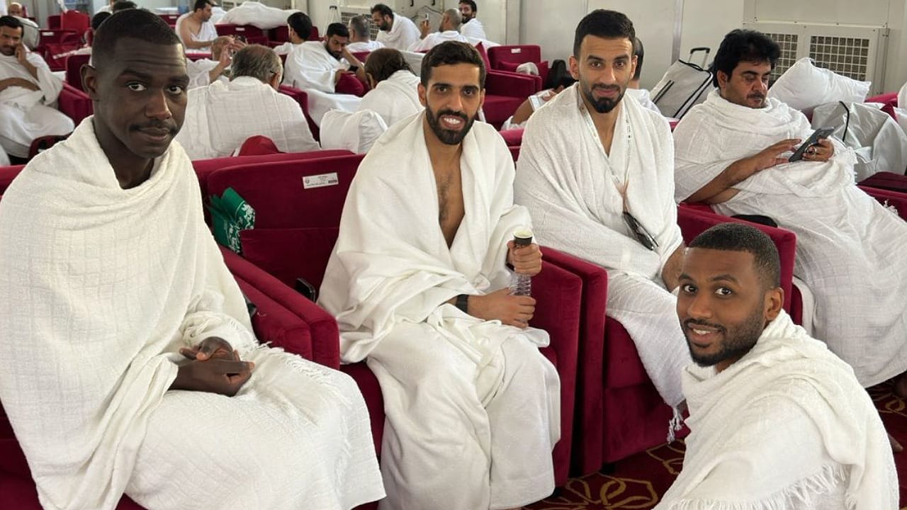 لاعبوا المنتخب القطري يؤدون مناسك الحج