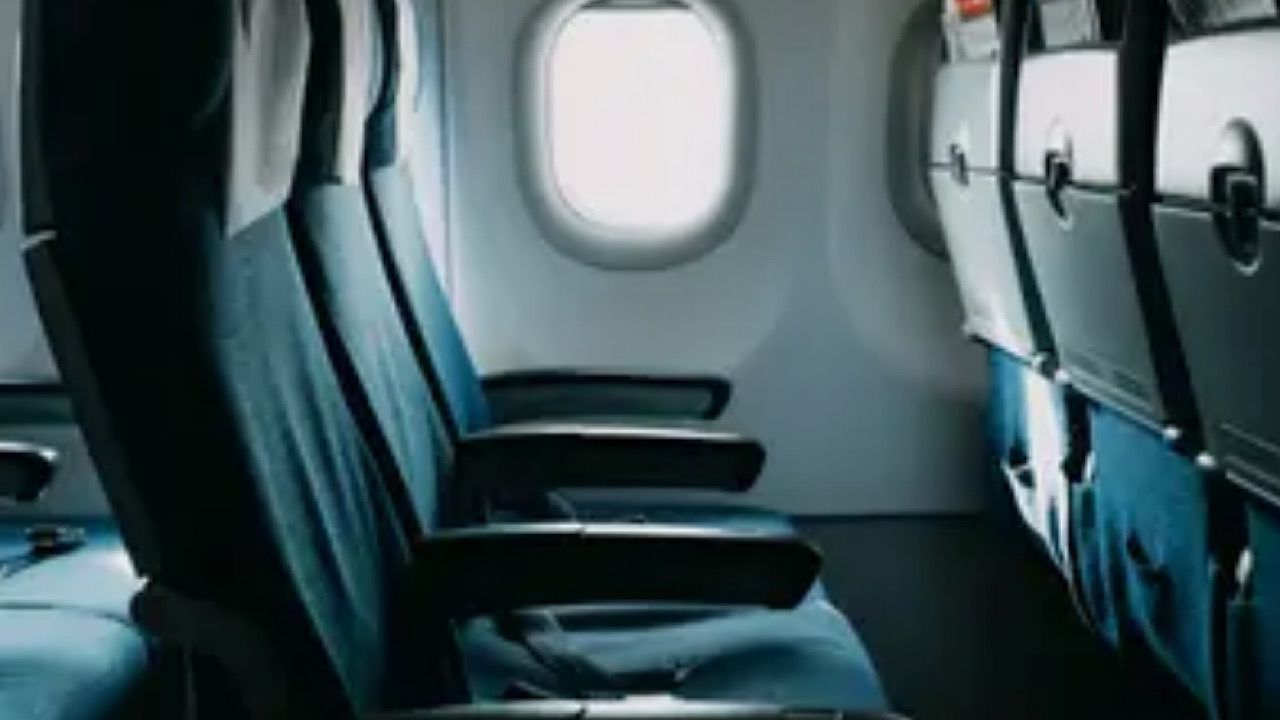 خبراء سياحة : أسوأ مقعد على متن الطائرة إذا حجزوه لك اطلب تغييره