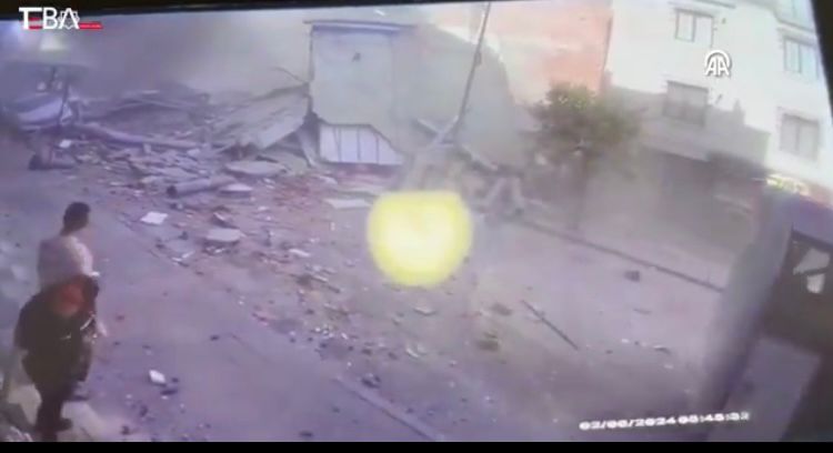 لحظة انهيار مبنى بشكل مفاجئ.. فيديو