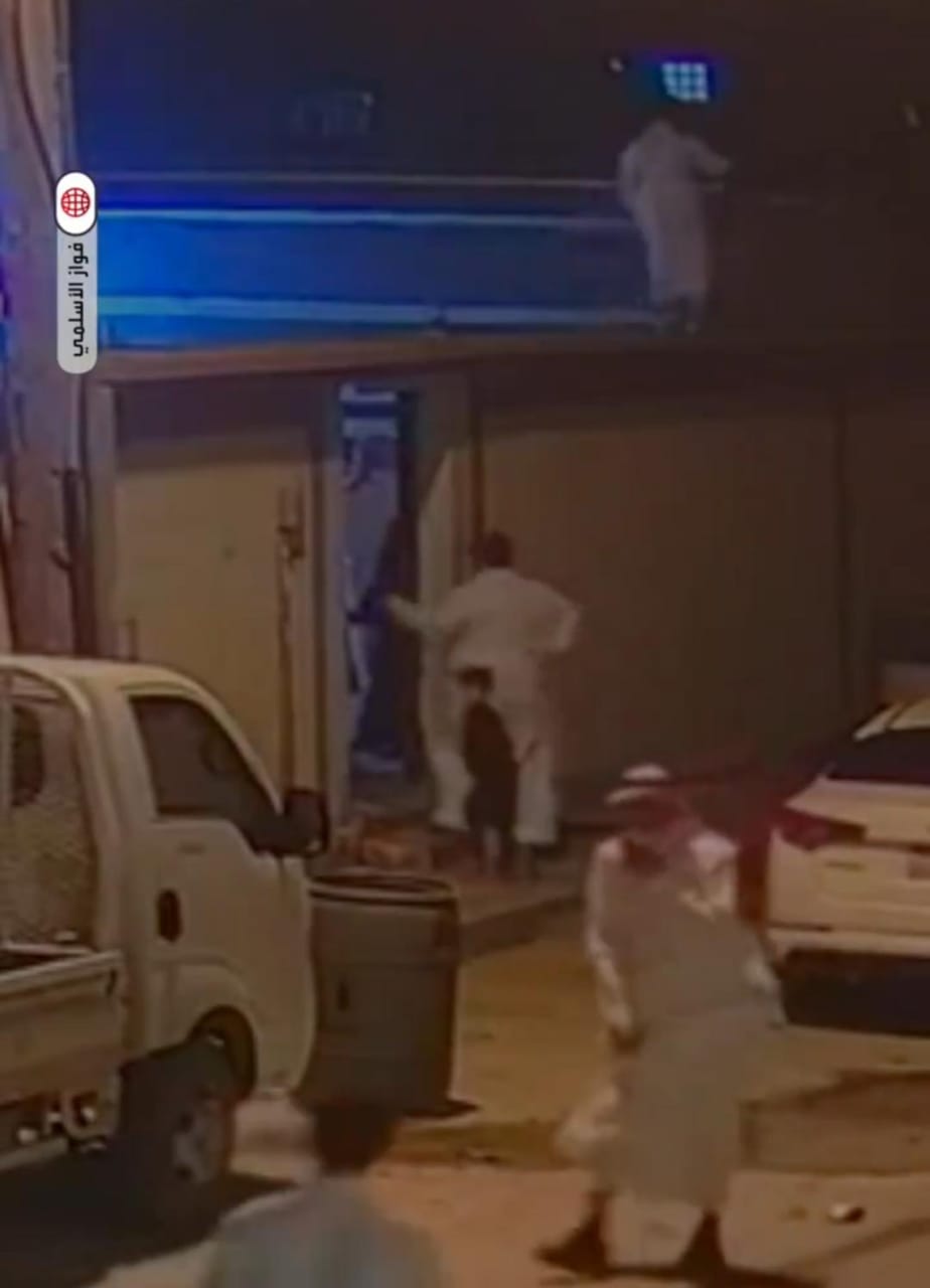 لحظة وفاة فتاة بعد ارتطام قطار رأسها أثناء محاولتها التقاط صورة سيلفي معه .. فيديو