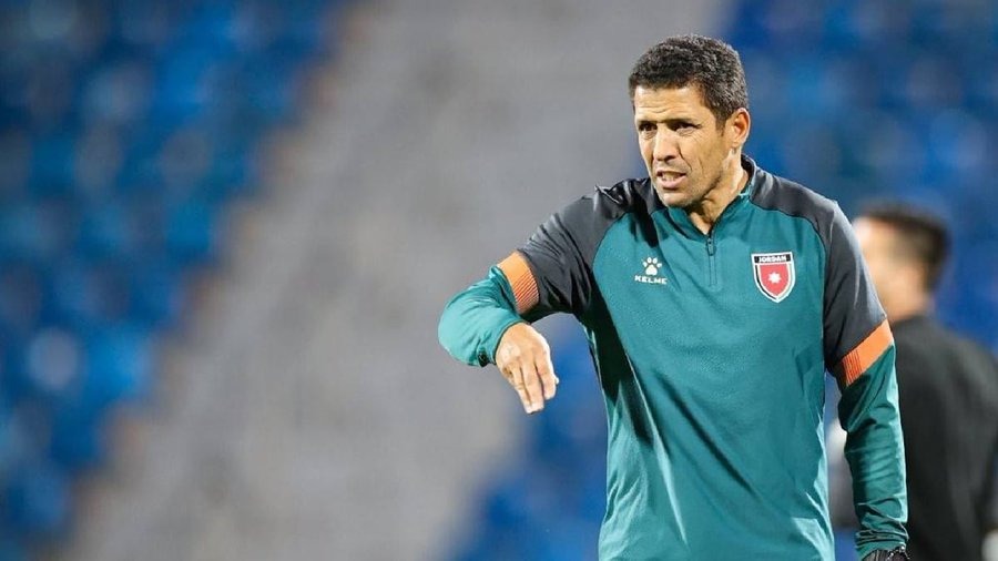 مدرب منتخب الأردن ينفي تدريبه الوداد المغربي