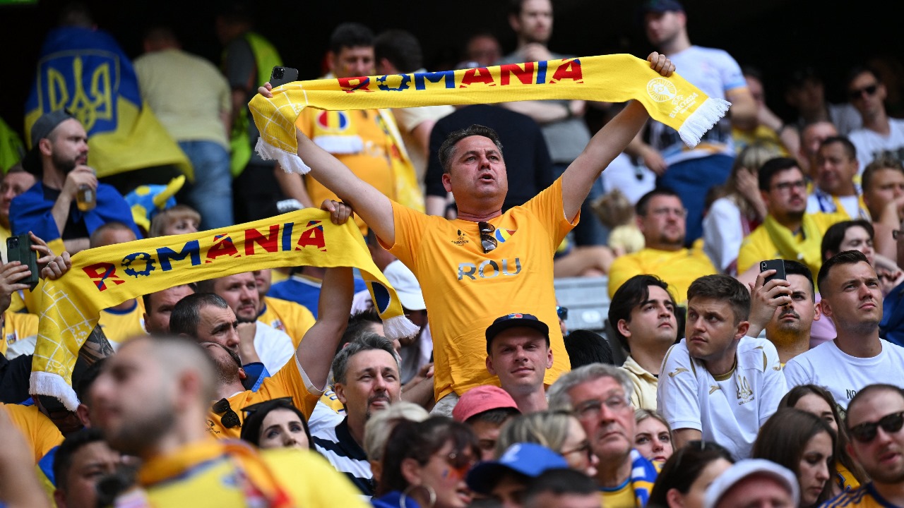 جماهير رومانيا تستفز أوكرانيا وتهتف بـ &#8221; بوتين &#8221; .. فيديو