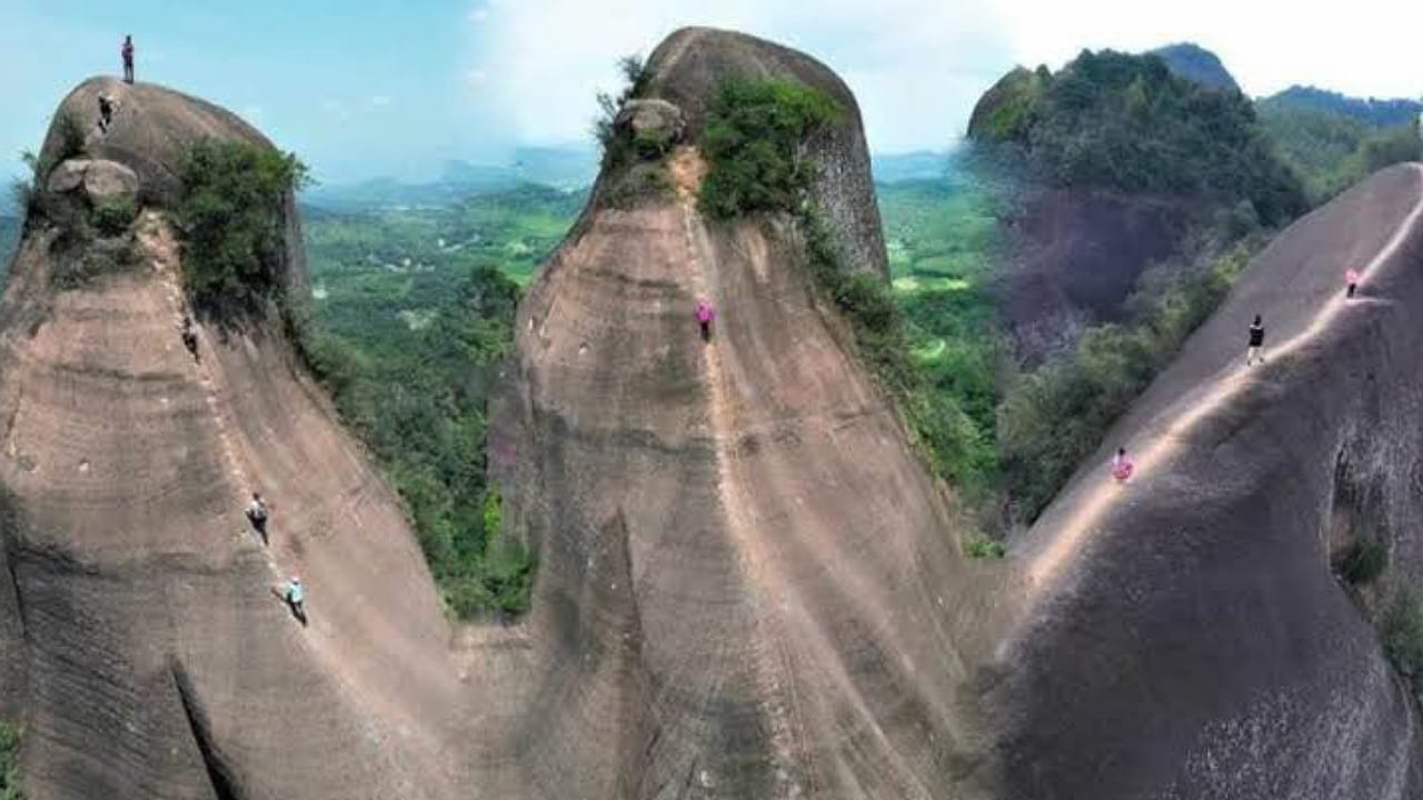 جبل حافة السكاكين أحد عجائب الطبيعة في الصين!