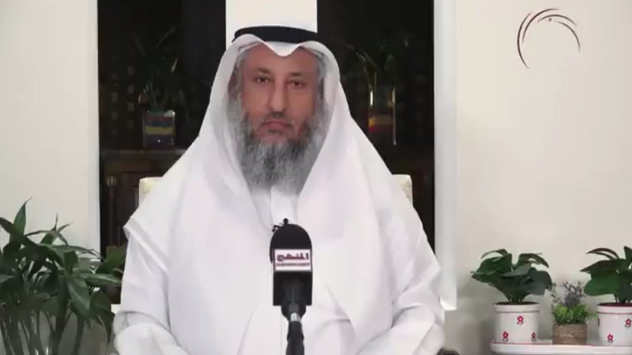 عثمان الخميس‬⁩ يرد على السخرية من تصريحه حول وهمية شخصية جابر بن حيان‬⁩.. فيديو