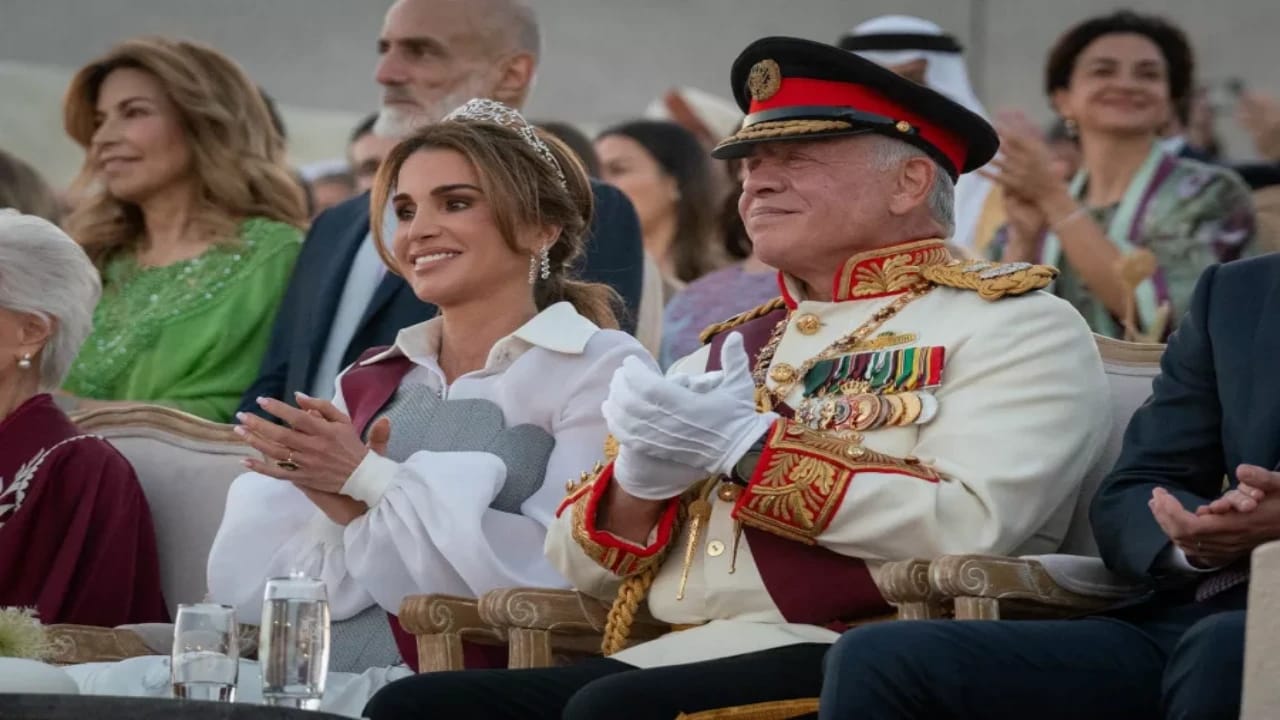 الملكة رانيا تغني في يوم الجلوس الملكي .. فيديو