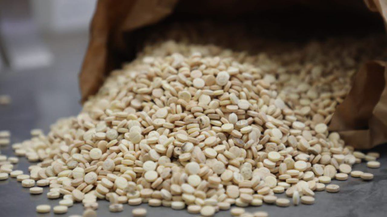 الأردن تحبط تهريب كميات ضخمة من المخدرات على الحدود السعودية .. صور