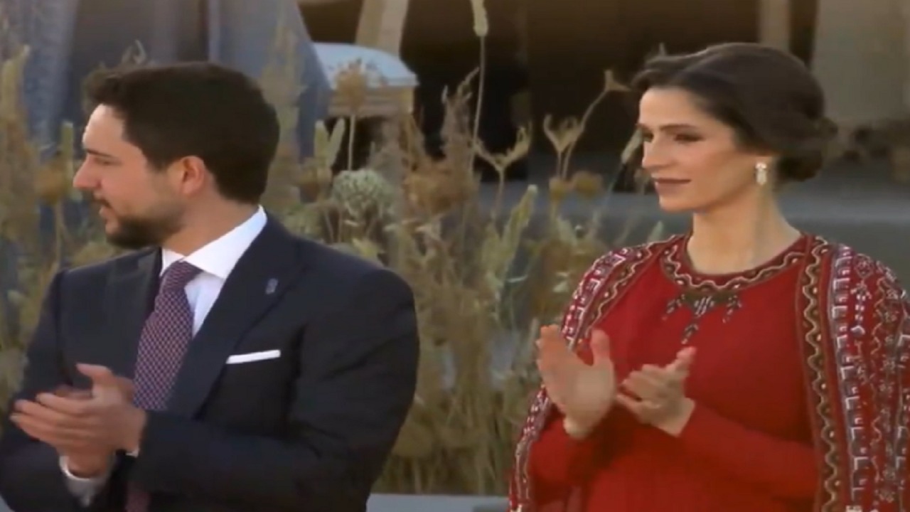 الأميرة رجوة تتألق بالأحمر من احتفال اليوبيل الفضي.. فيديو