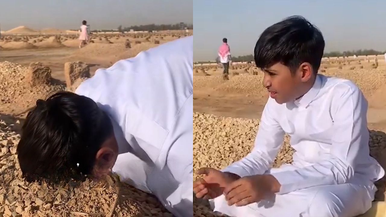 طفل يقضي أول أيام العيد باكيًا بجوار قبر والدته المتوفية .. فيديو
