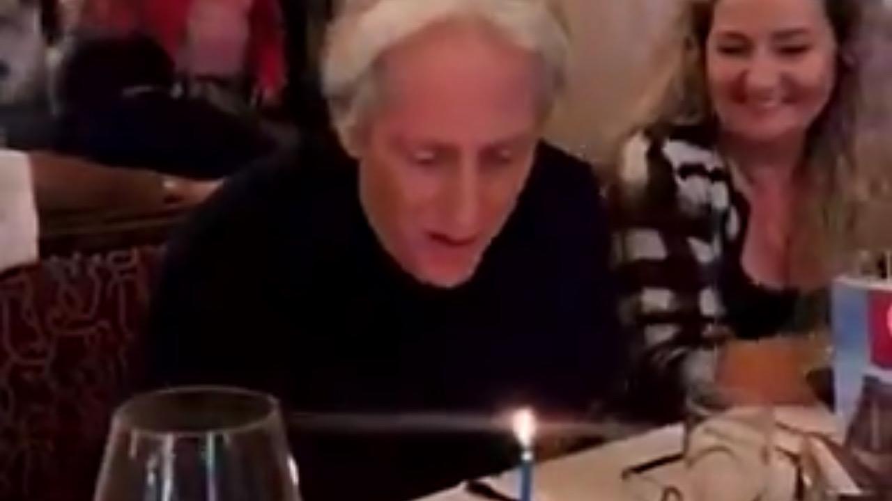 جيسوس يحتفل بيوم ميلاده مع عائلته .. فيديو
