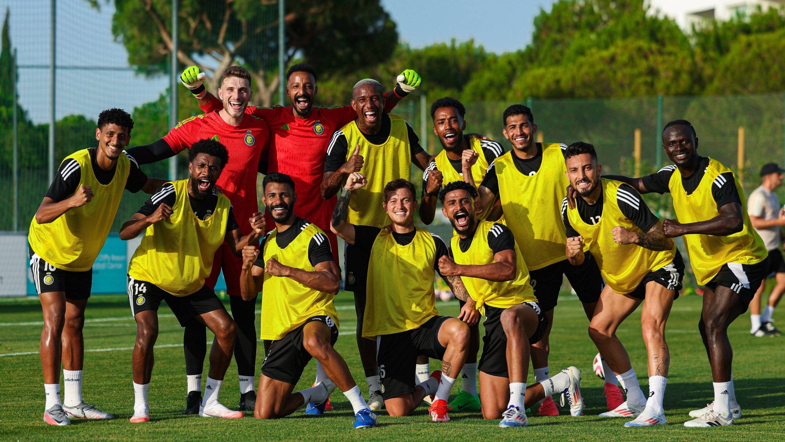 النصر يتجه الى التعاقد مع قلب مدافع أجنبي 