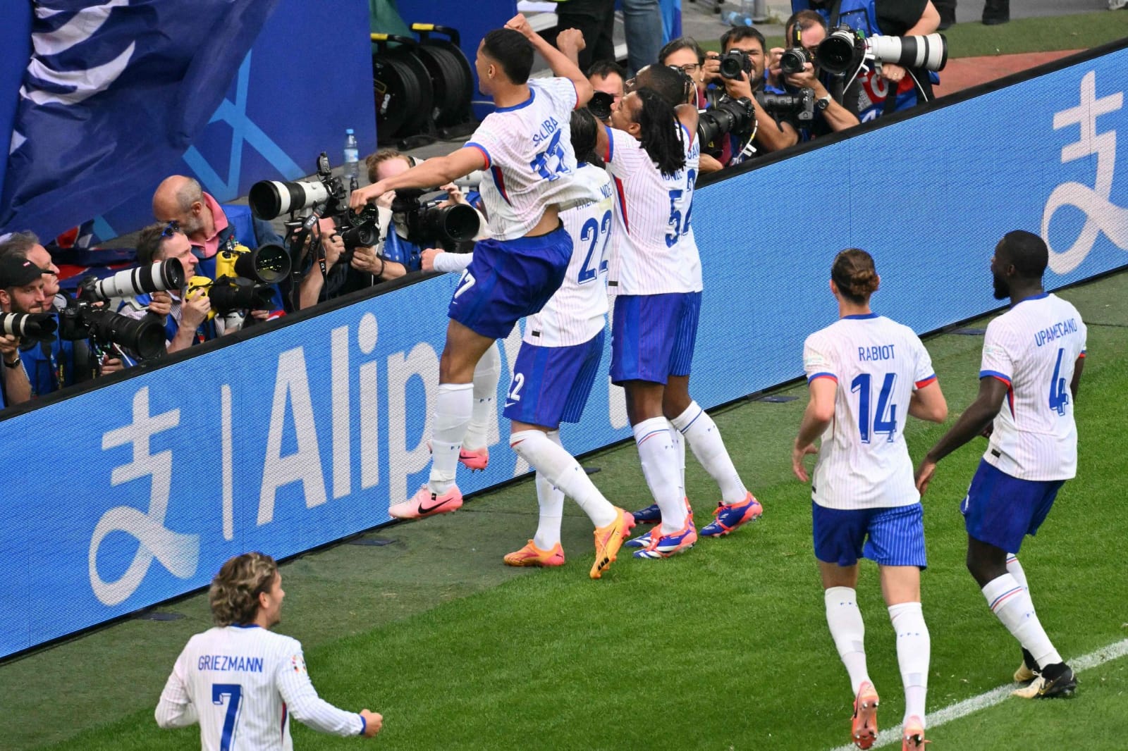 فرنسا تتغلب على بلجيكا وتتأهل للربع نهائي