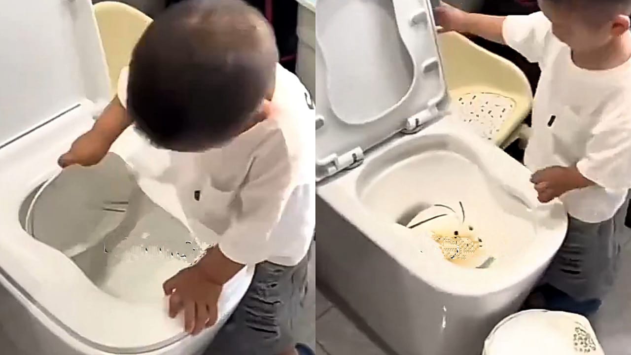 طفل يصدم والدته بغسل الصحون في المرحاض .. فيديو