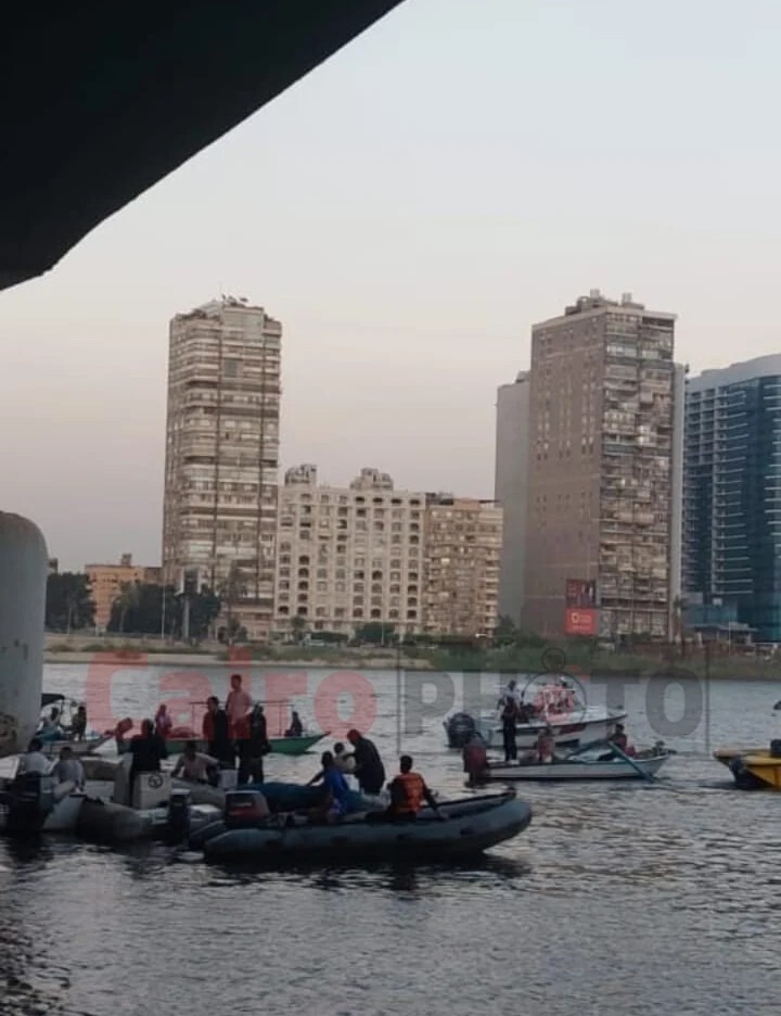 مصرع عروسين غرقا بعد سقوط سيارتهما في نهر النيل .. صور
