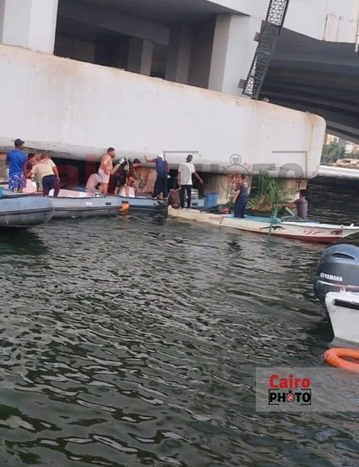مصرع عروسين غرقا بعد سقوط سيارتهما في نهر النيل .. صور
