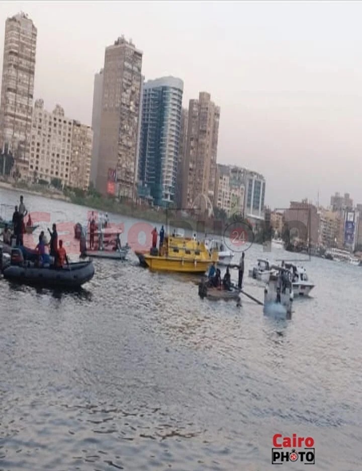 مصرع عروسين غرقا بعد سقوط سيارتهما في نهر النيل .. صور